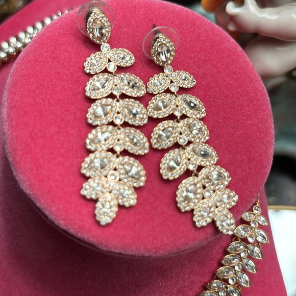 Swarovski Statement Necklace Diamonds with Gold Chain and Matching Earrings Set - Picture 14 of 16